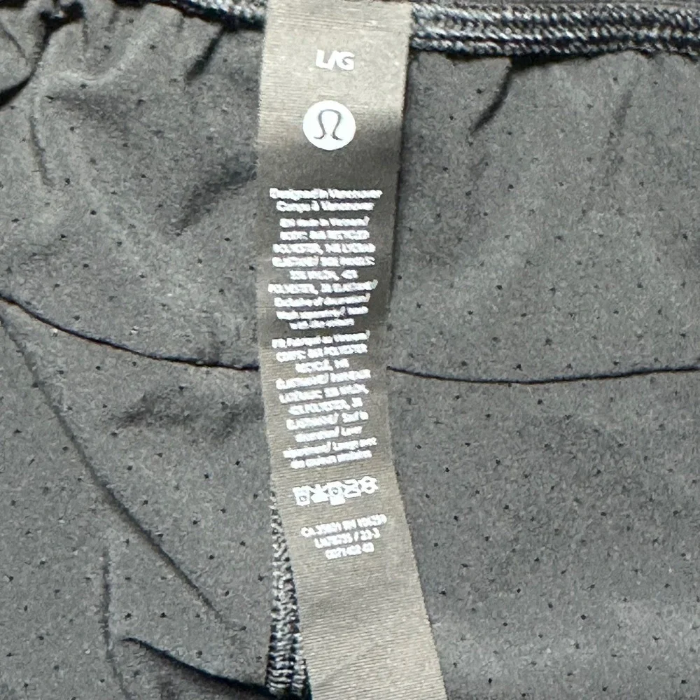 Lululemon Men's Pace Breaker Shorts Size L Black Gray Athletic Running Gym‎